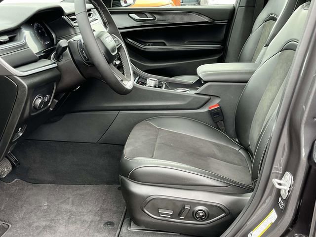 Used 2025 Jeep Grand Cherokee L Altitude AWD/4WD image 13