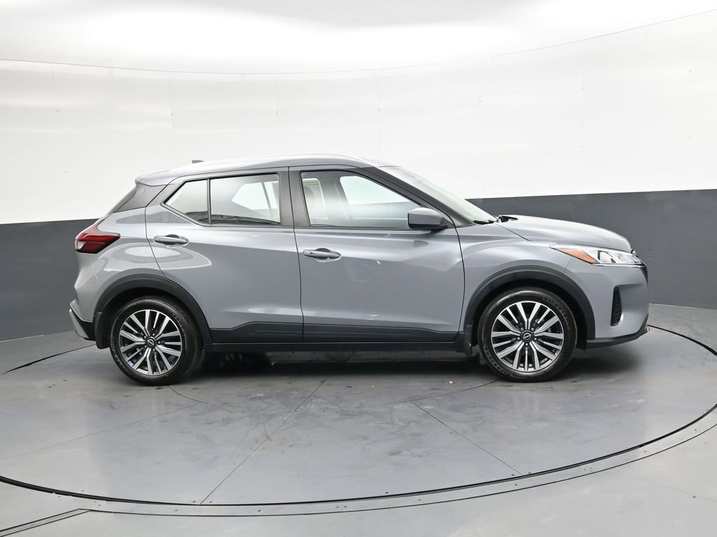Used 2023 Nissan Kicks SV FWD image 3