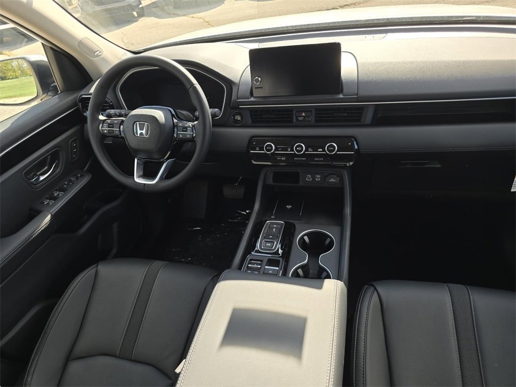 New 2025 Honda Pilot Touring image 27