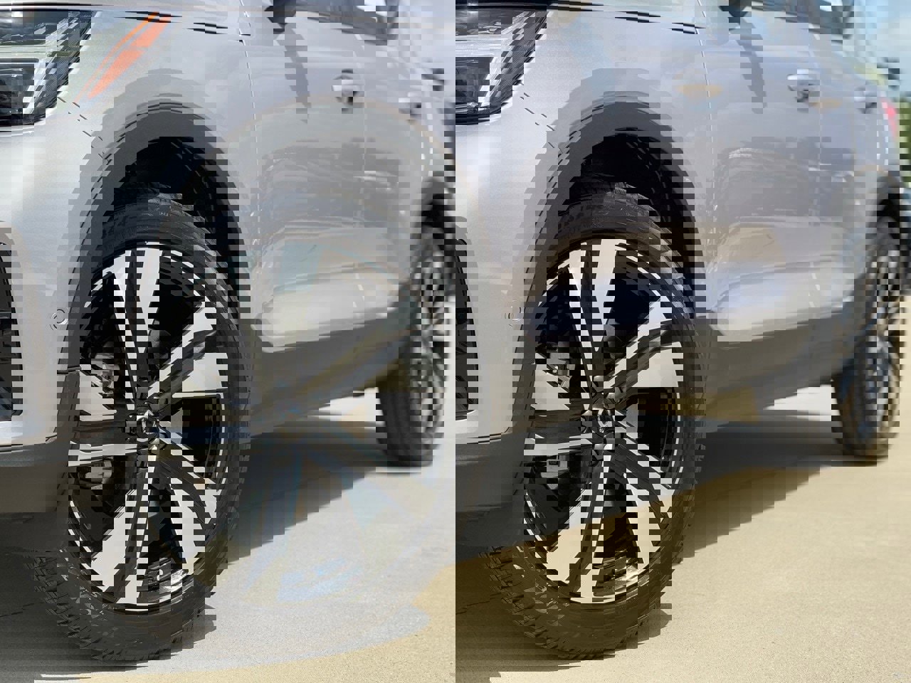 New 2026 Volvo XC40 B5 Ultra w/ Protection Package Premier image 7