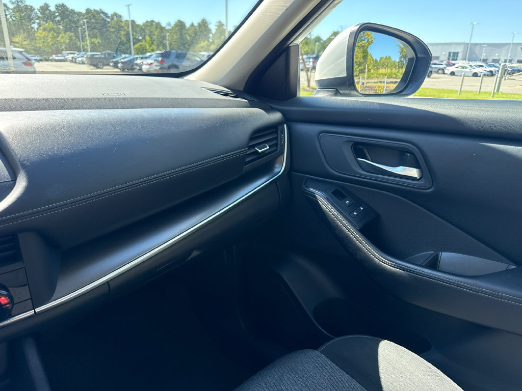 Used 2024 Nissan Rogue SV AWD/4WD image 17