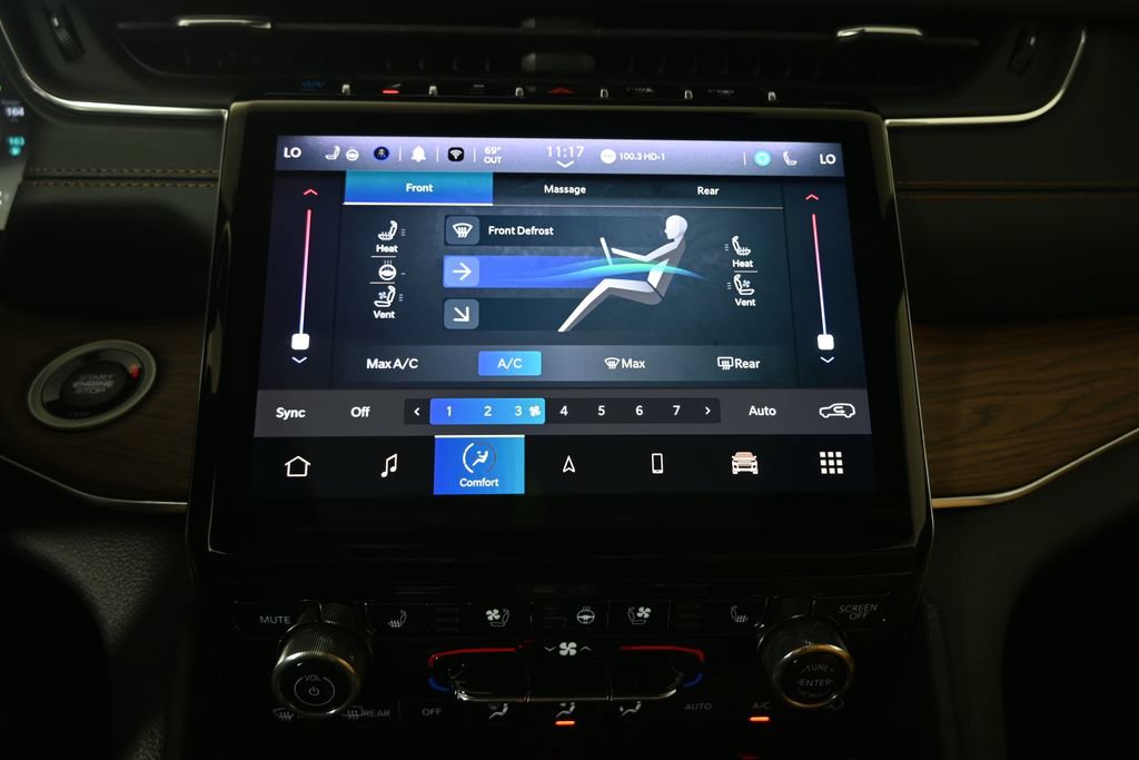 Used 2023 Jeep Grand Cherokee Summit w/ Advanced Protech Group IV AWD/4WD image 27