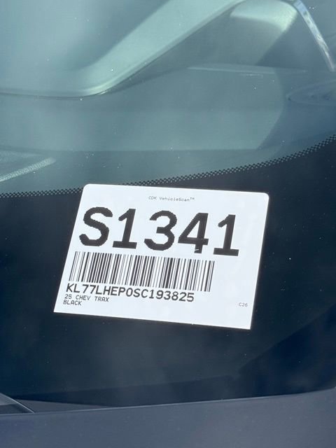 Used 2025 Chevrolet Trax LT FWD image 32