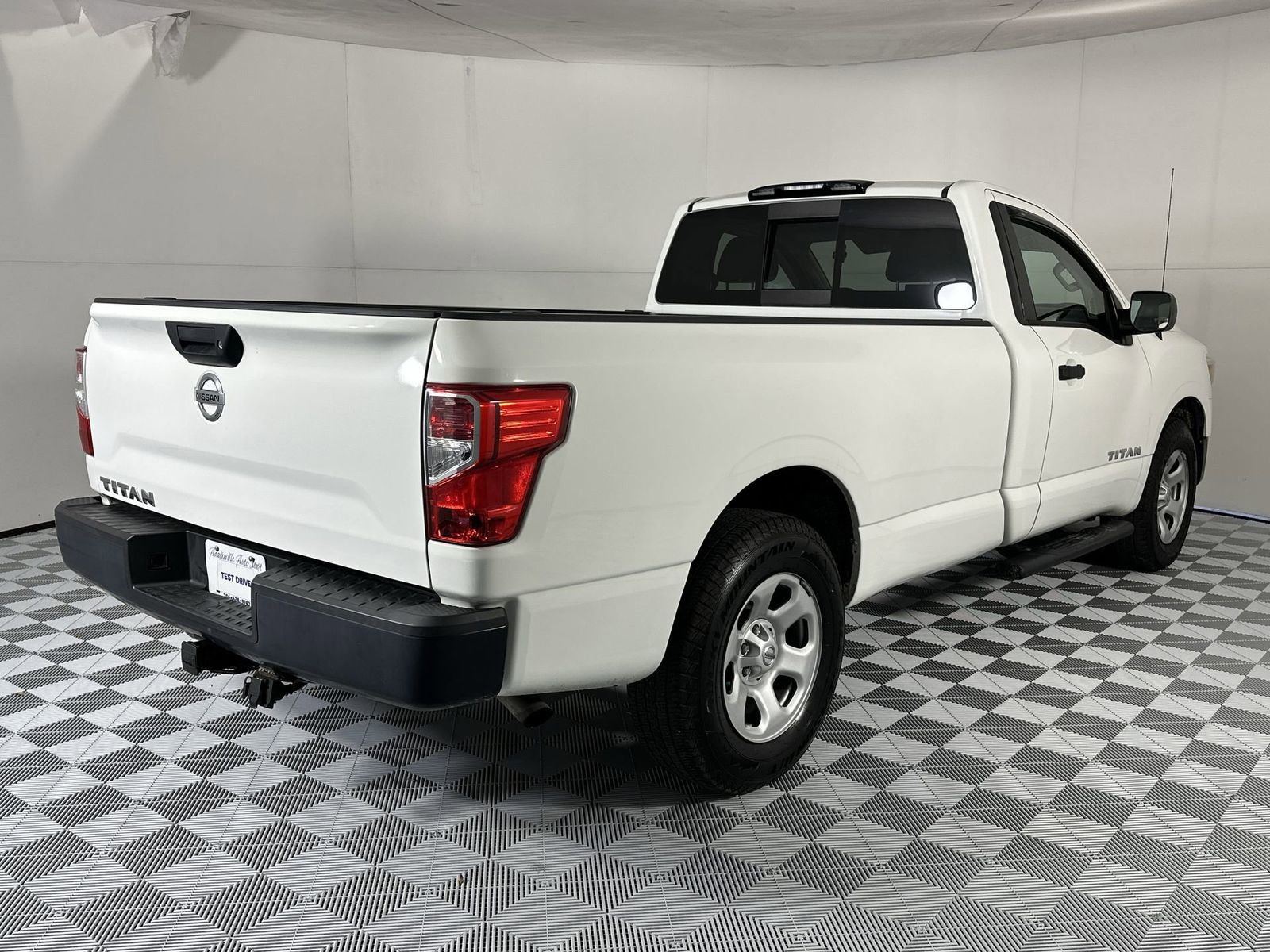 Used 2017 Nissan Titan S image 8