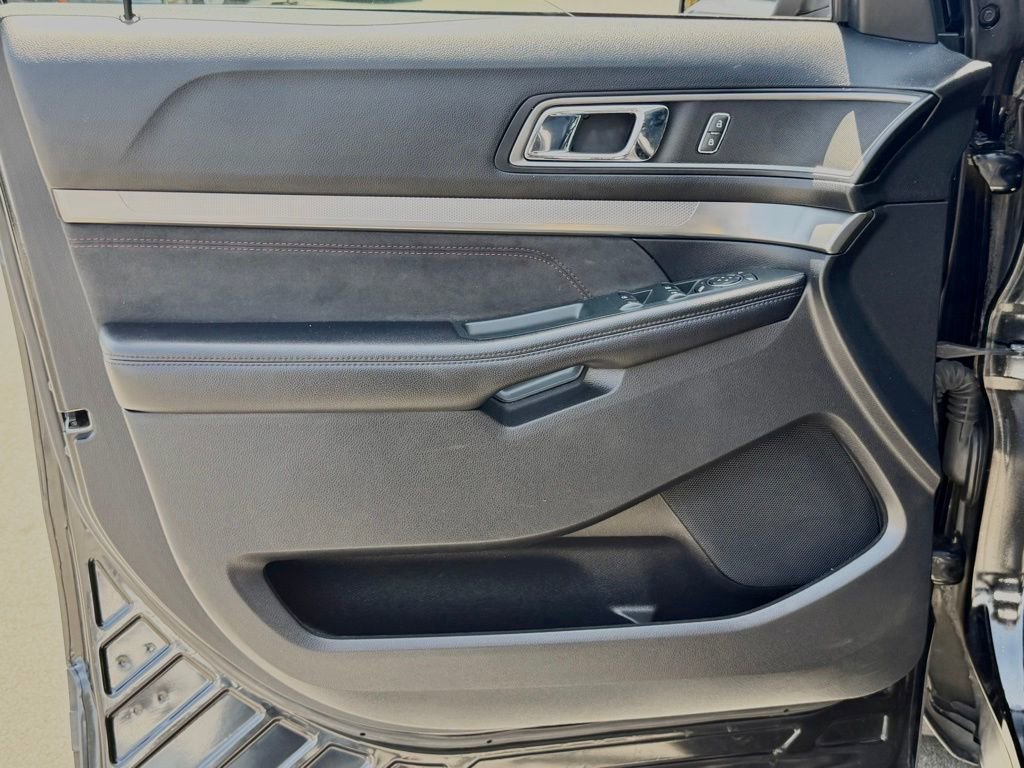 Certified 2018 Ford Explorer XLT FWD image 15