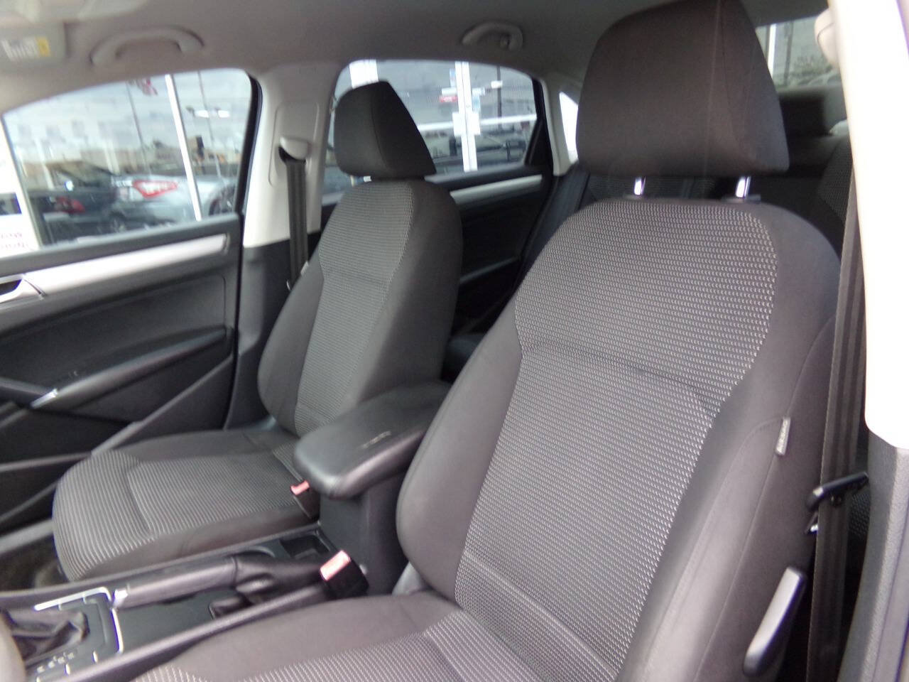 Used 2016 Volkswagen Passat 1.8T S FWD image 14