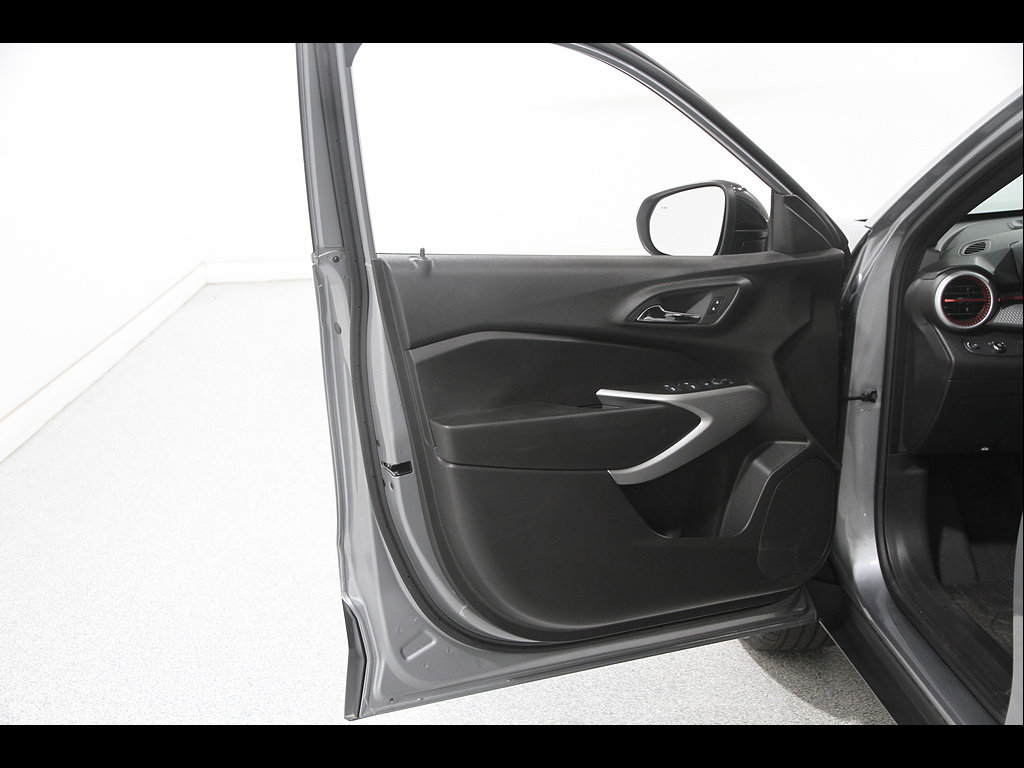 Used 2024 Chevrolet Trax RS w/ Driver Confidence Package FWD image 4