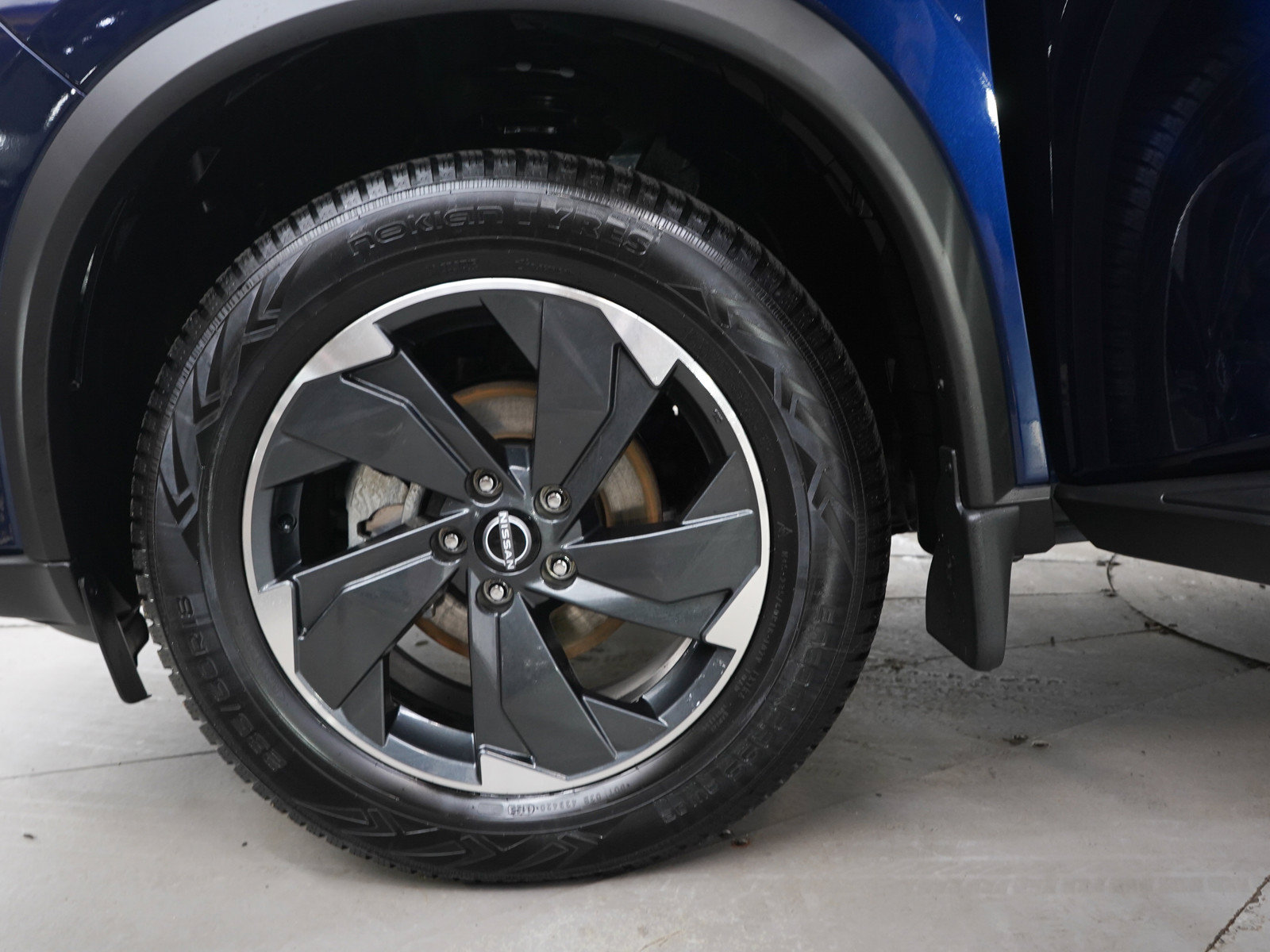 Used 2024 Nissan Rogue SV AWD/4WD image 30