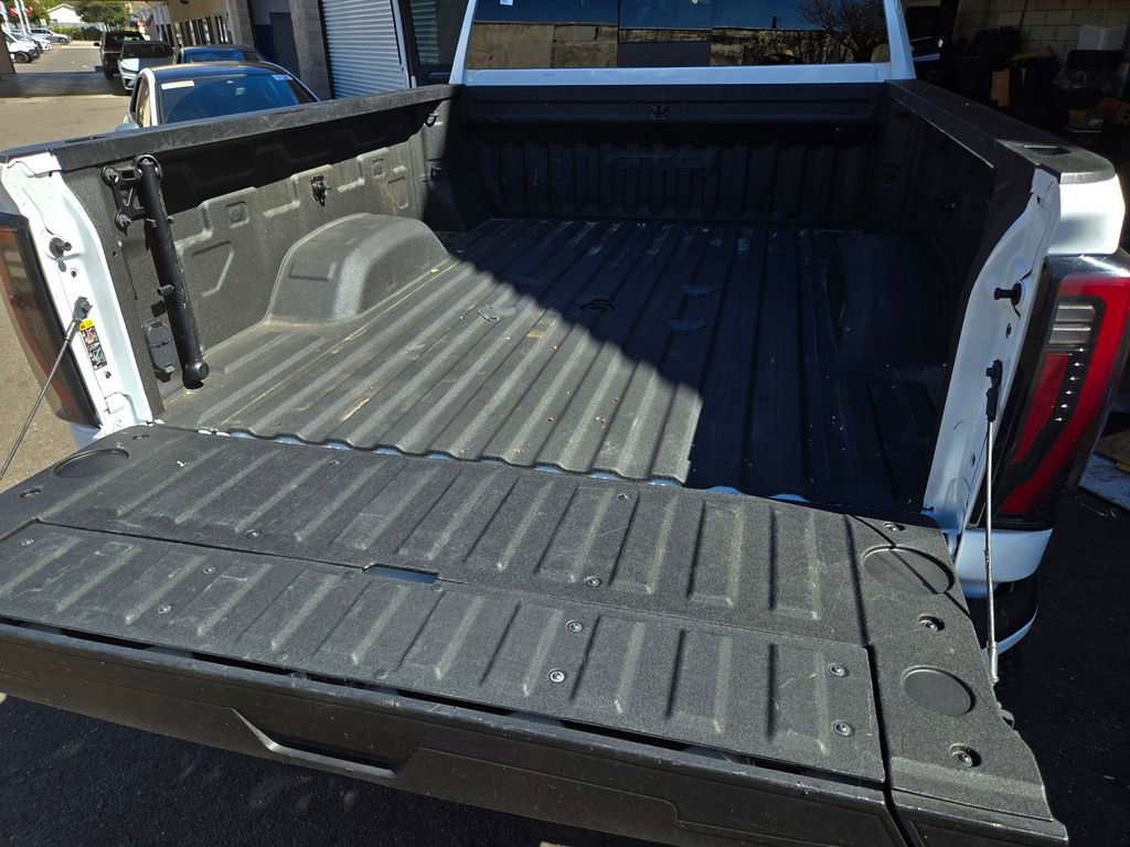 Used 2024 GMC Sierra 2500 AT4 w/ AT4 Premium Plus Package AWD/4WD image 13