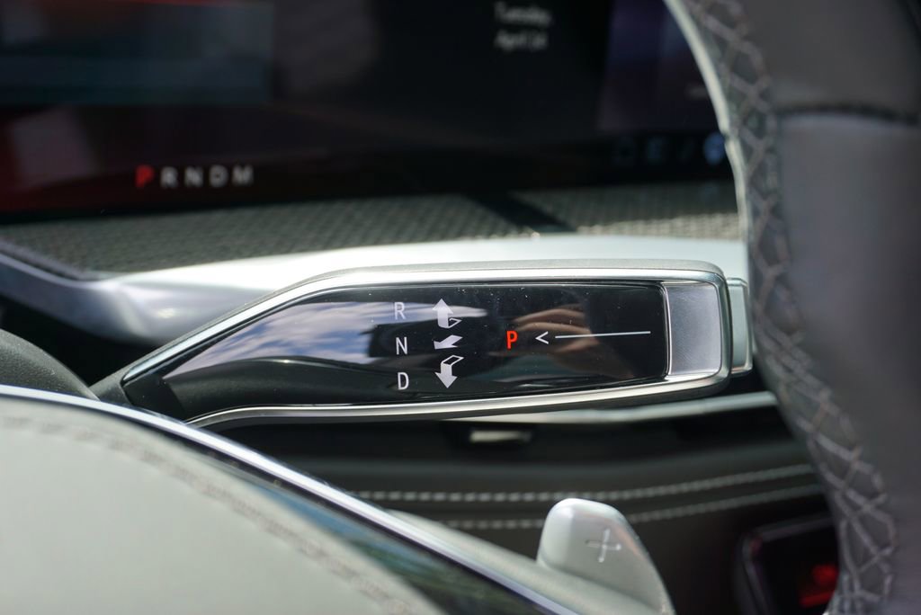 Used 2025 Cadillac Escalade ESV V image 28