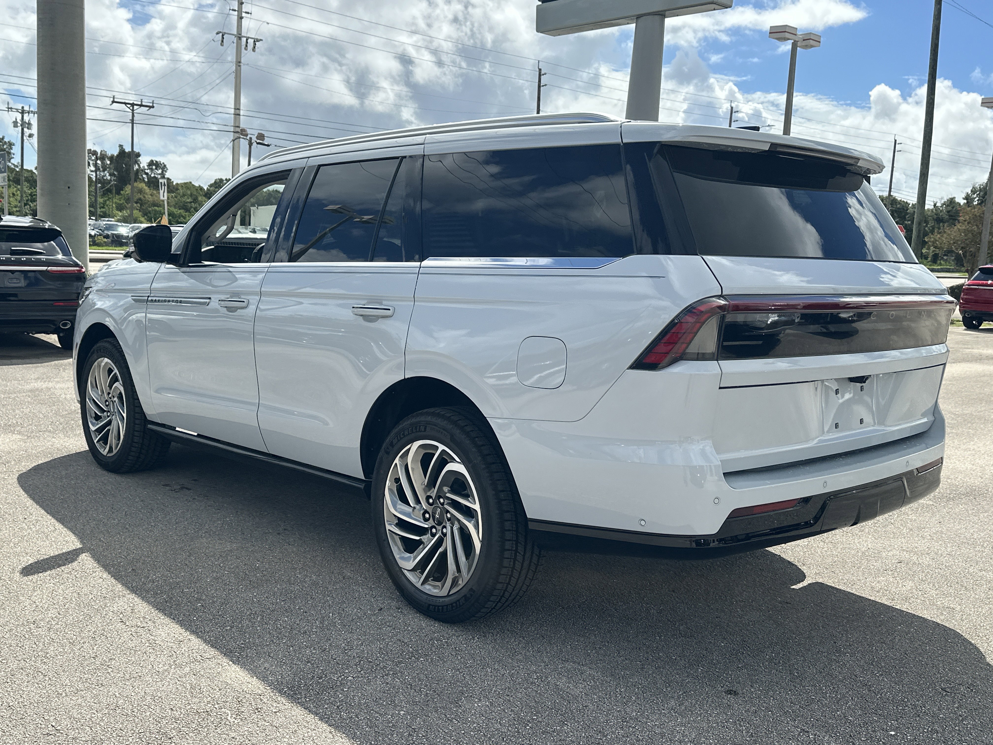 New 2025 Lincoln Navigator Reserve image 8