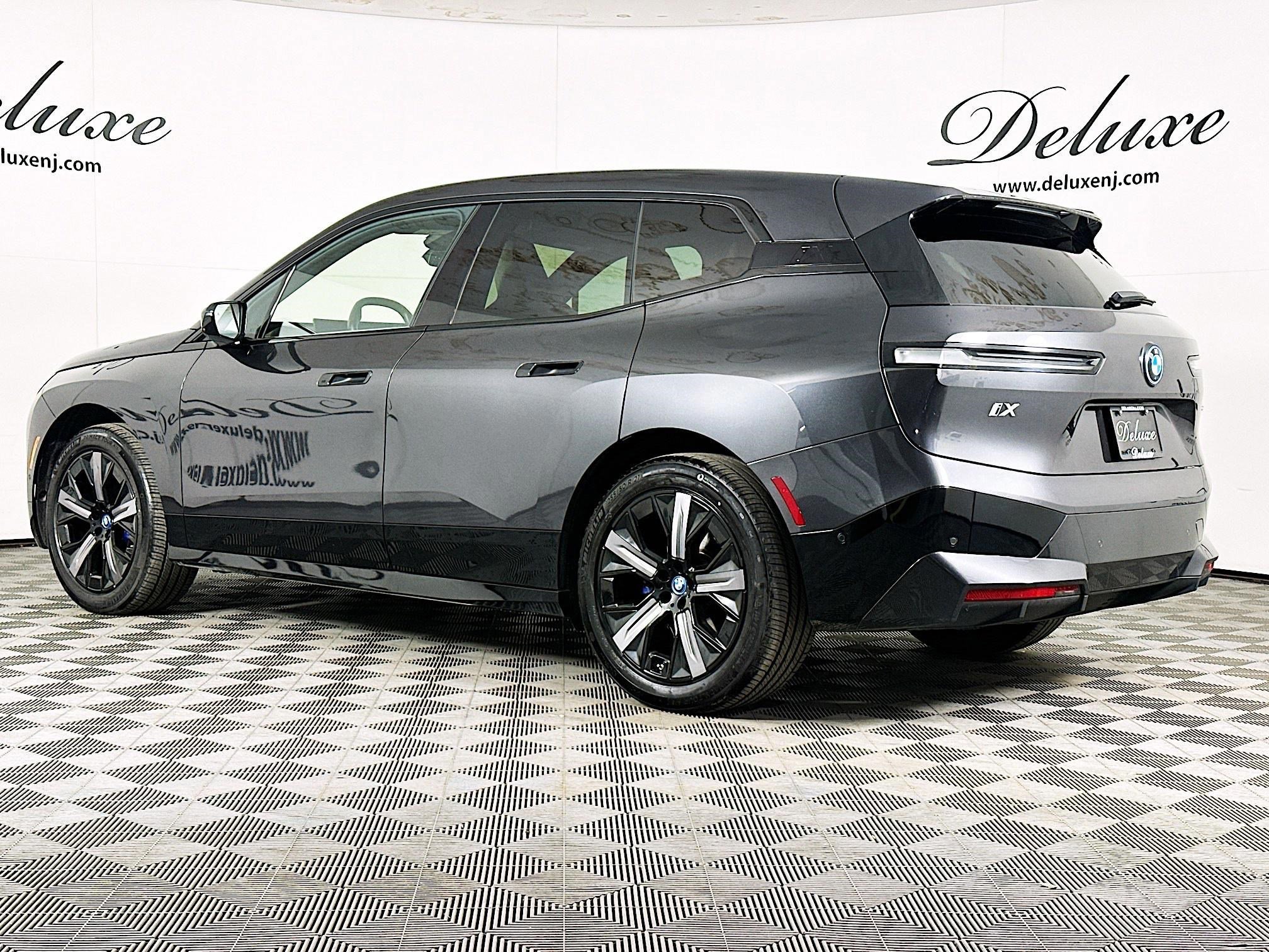 Used 2024 BMW iX xDrive50 w/ Sport Package image 4