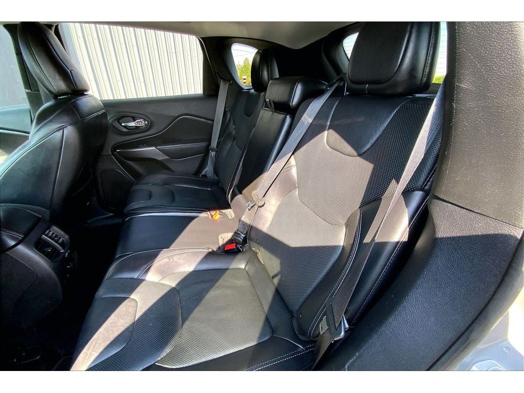 Used 2019 Jeep Cherokee Limited AWD/4WD image 27
