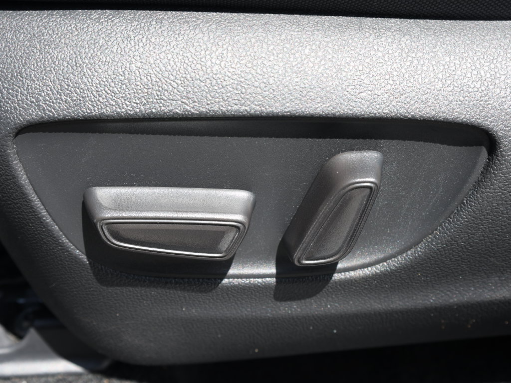 Used 2024 Toyota Highlander LE FWD image 15