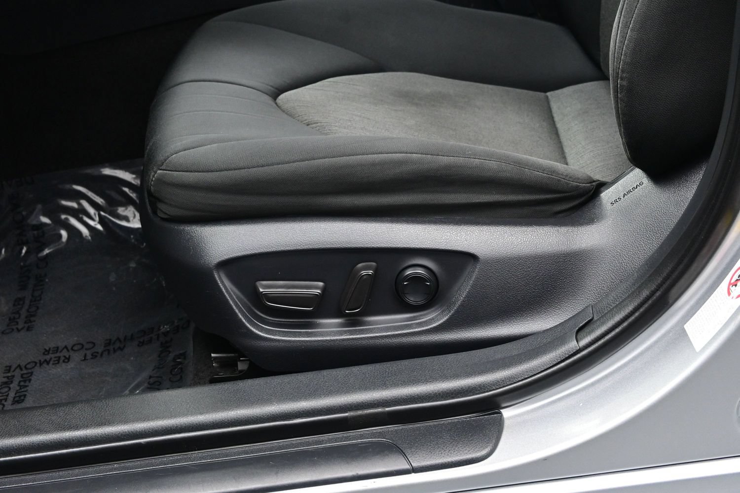 Used 2019 Toyota Camry LE FWD image 11