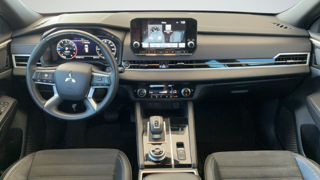 Used 2023 Mitsubishi Outlander SE Black Edition FWD image 9