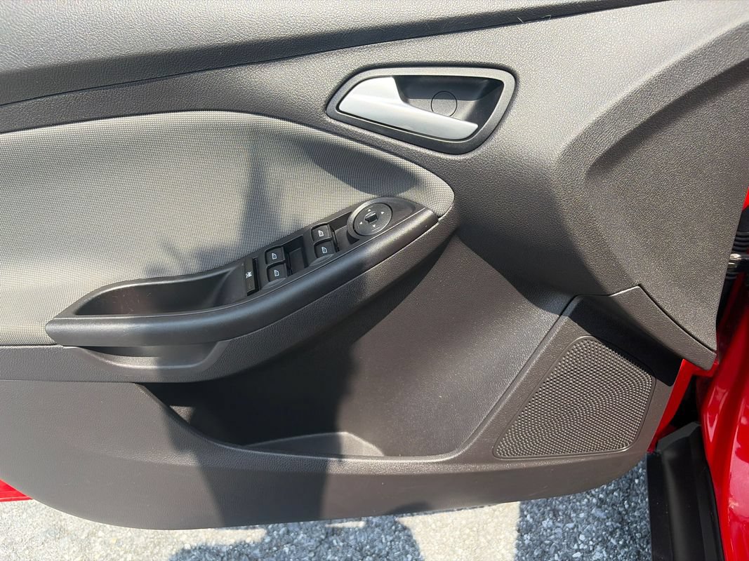 Used 2014 Ford Focus SE FWD image 16