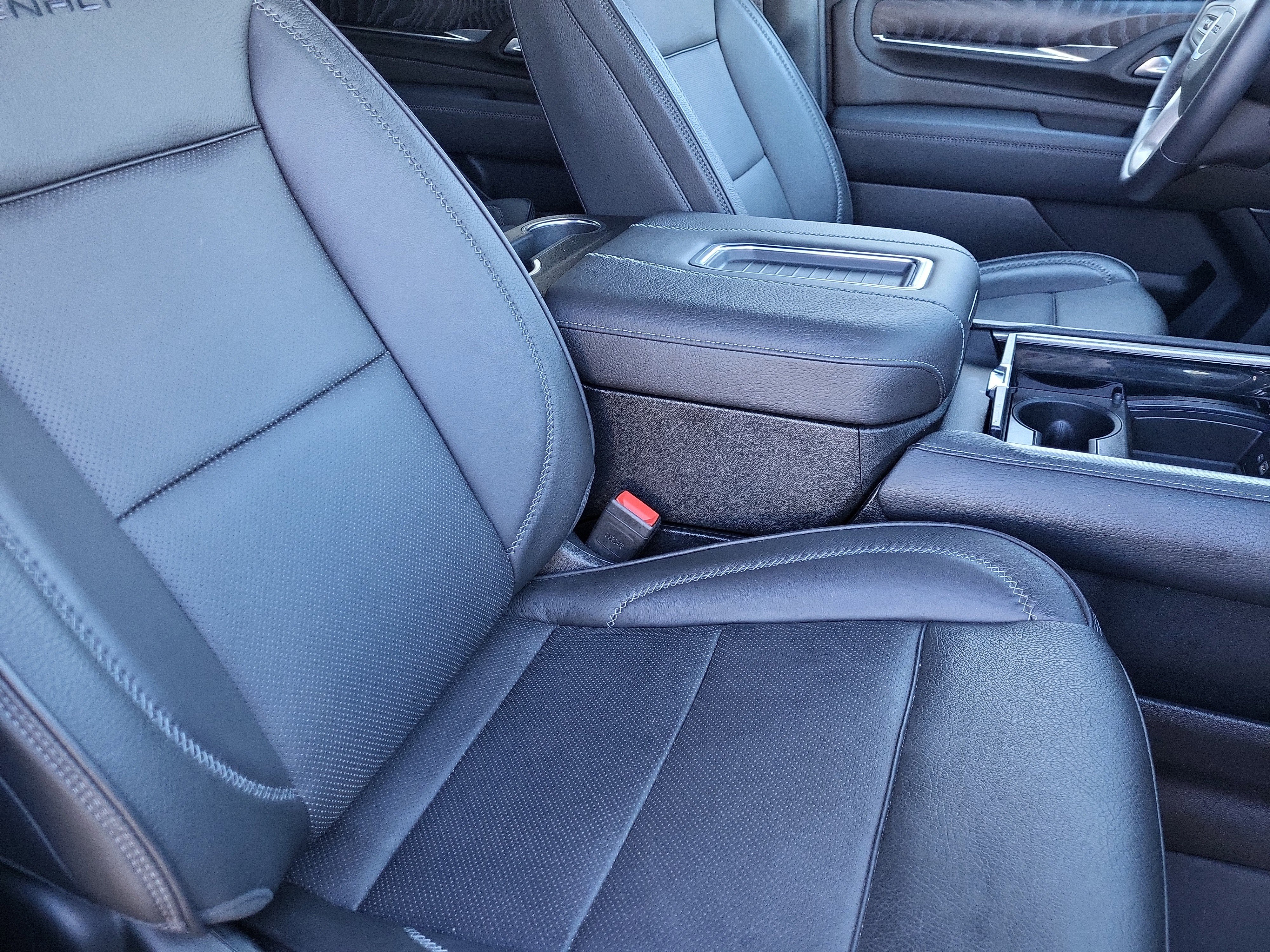 Used 2024 GMC Yukon Denali w/ Advanced Technology Package image 20