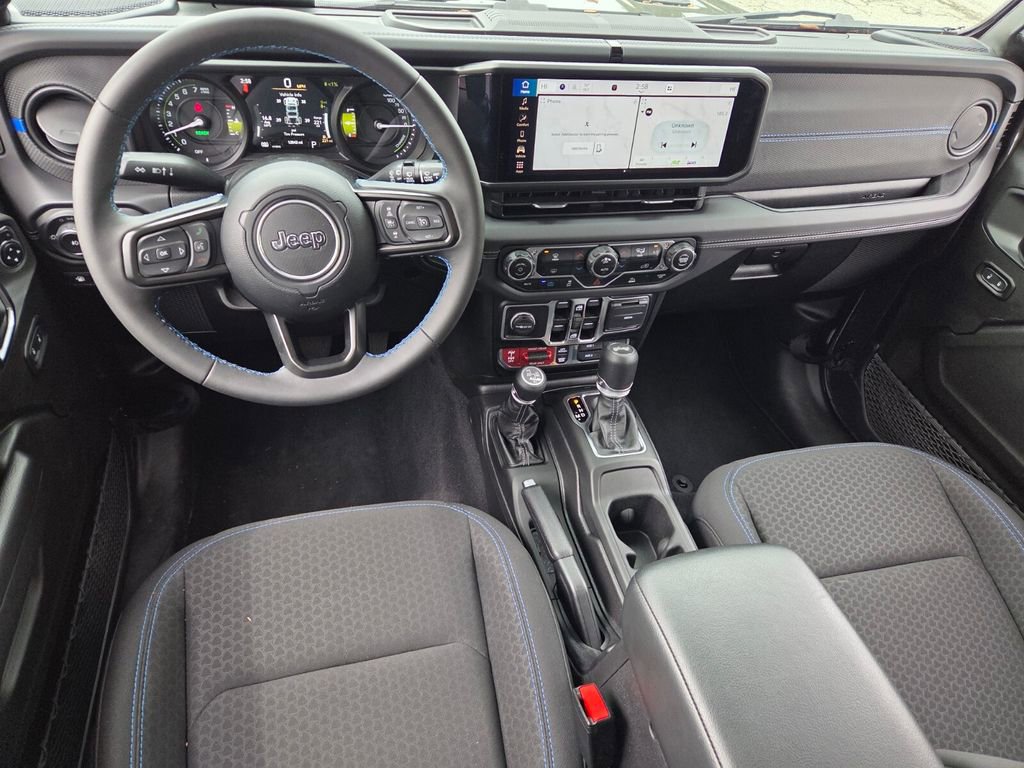 Used 2025 Jeep Wrangler Unlimited Rubicon 4xe image 8
