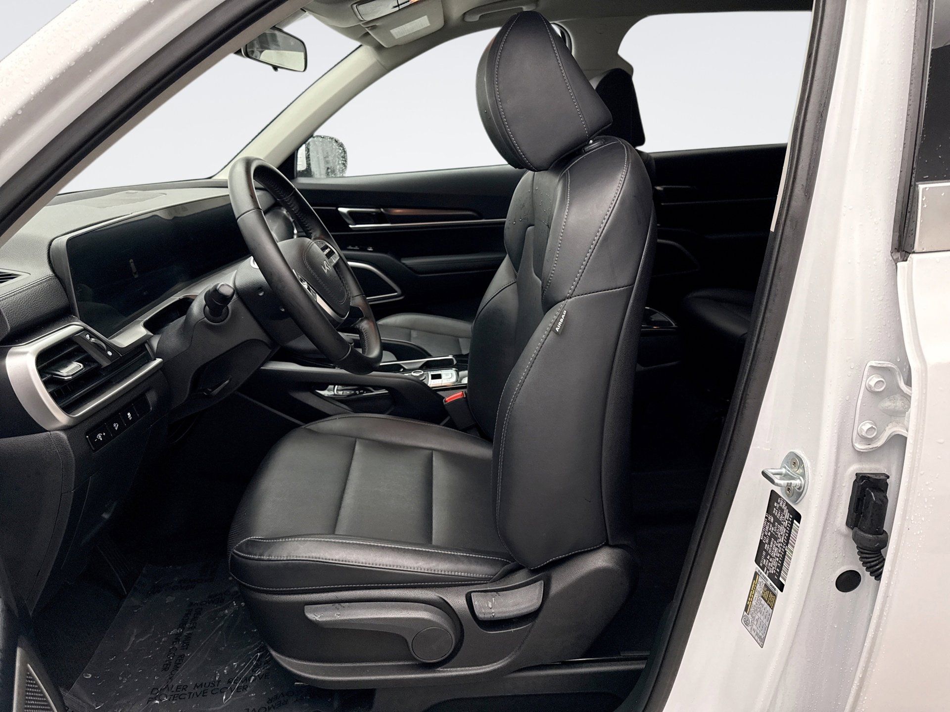 Used 2023 Kia Telluride LX image 11