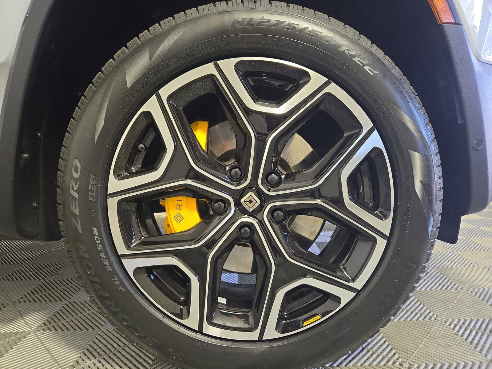 Used 2024 Rivian R1S Adventure image 11