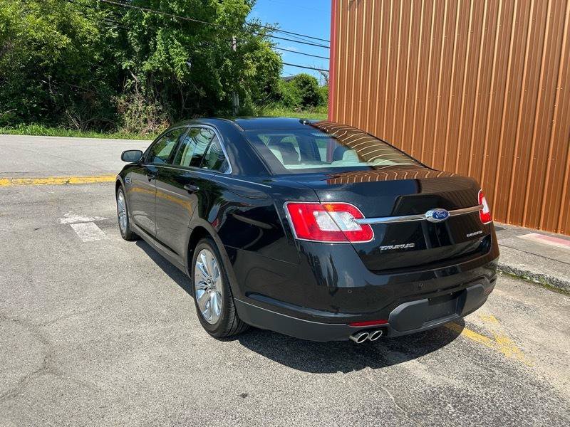 Used 2010 Ford Taurus Limited FWD image 7