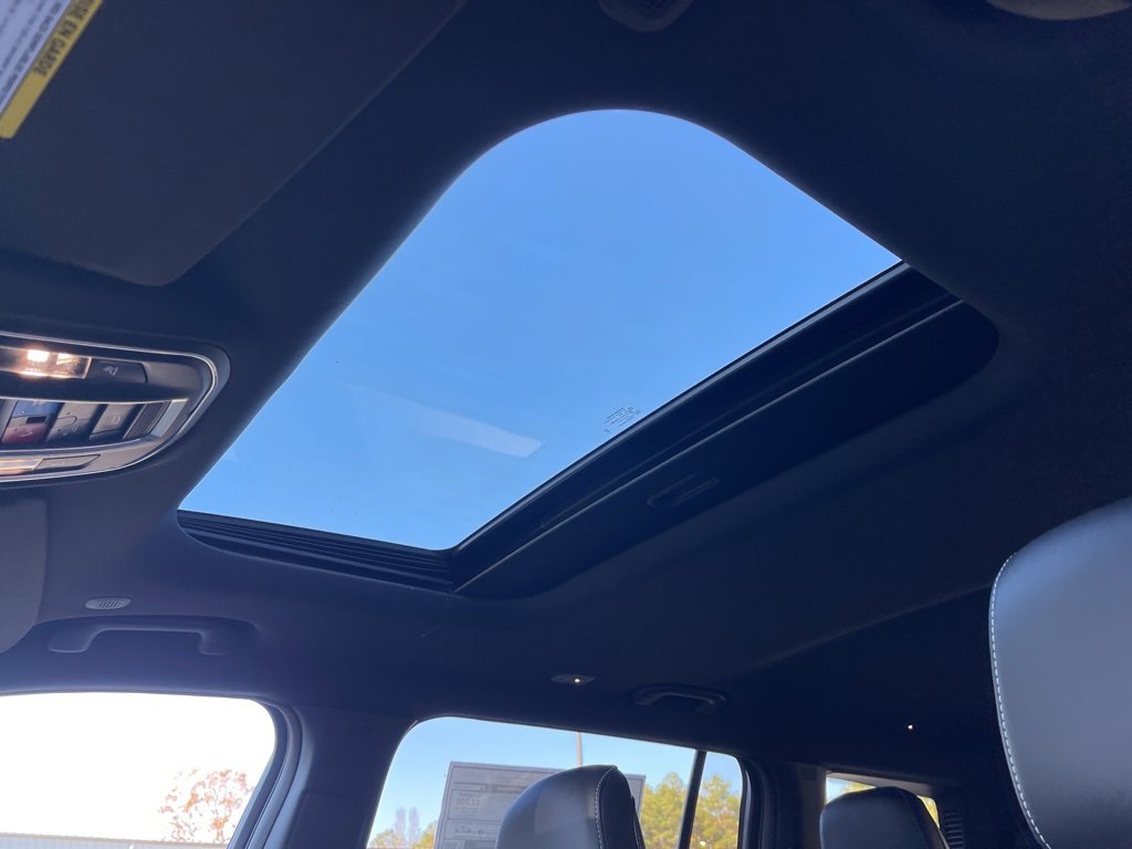 New 2025 Jeep Grand Cherokee L Altitude image 18