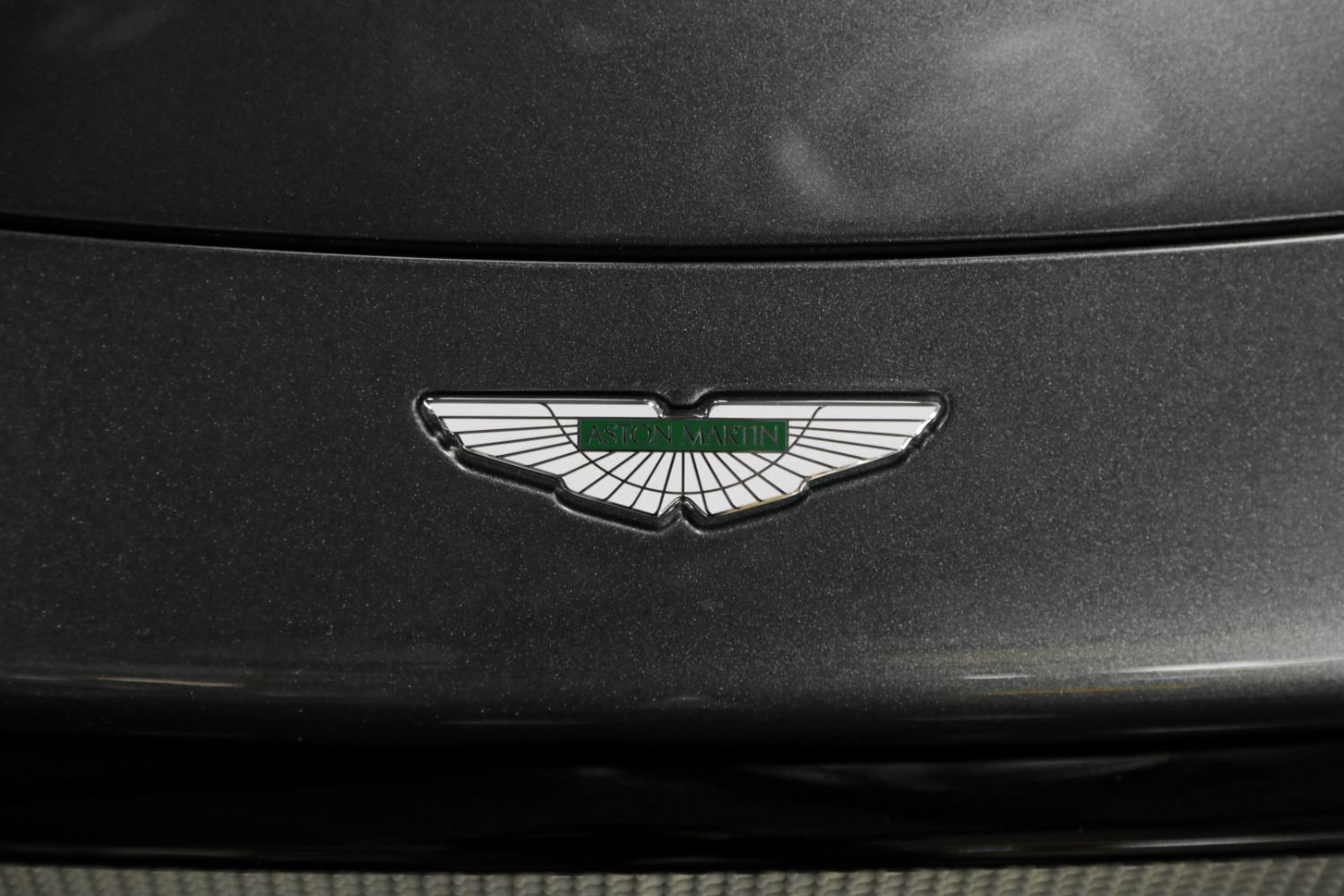 Used 2019 Aston Martin V8 Vantage Coupe RWD image 12