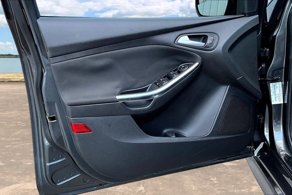 Used 2017 Ford Focus ST FWD image 21