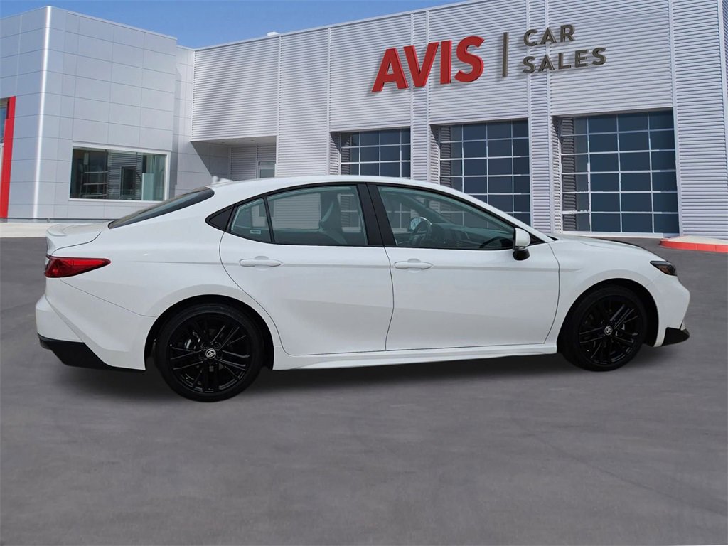 Used 2025 Toyota Camry SE image 7