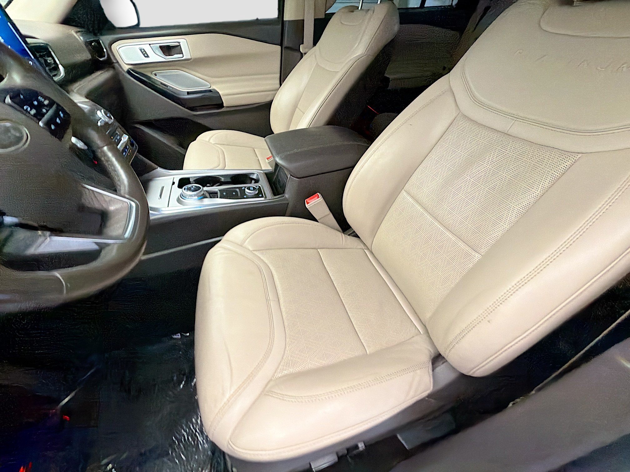 Used 2020 Ford Explorer Platinum w/ Premium Technology Package AWD/4WD image 11