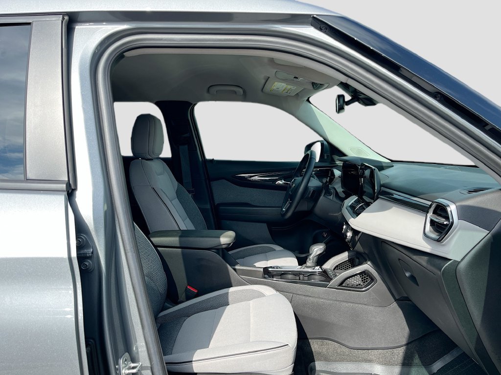Used 2024 Chevrolet TrailBlazer LT w/ Convenience Package FWD image 26