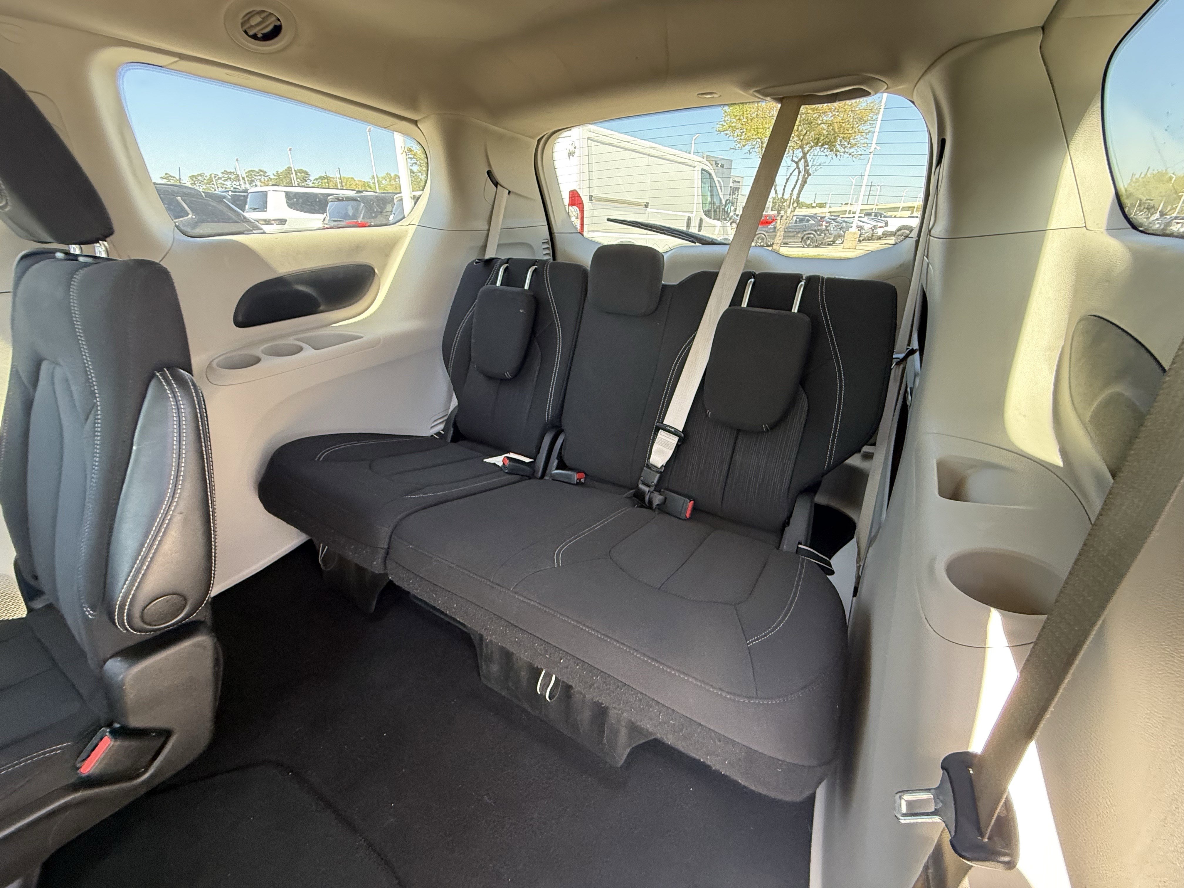 Used 2023 Chrysler Voyager LX image 30