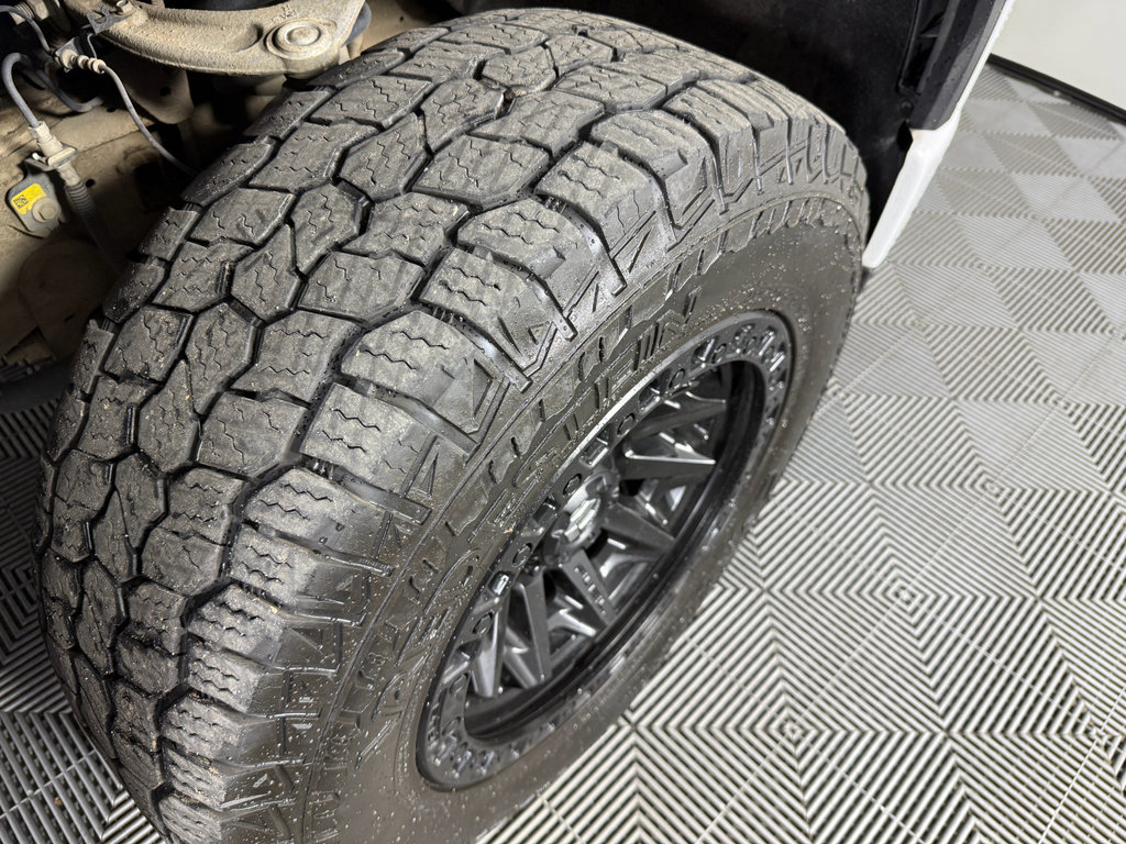 Used 2022 GMC Sierra 1500 AT4 w/ AT4 Preferred Package AWD/4WD image 14