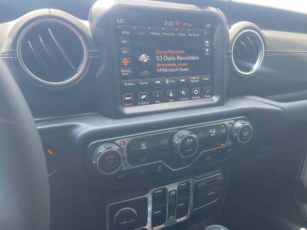 Used 2023 Jeep Wrangler Unlimited Sahara AWD/4WD image 23