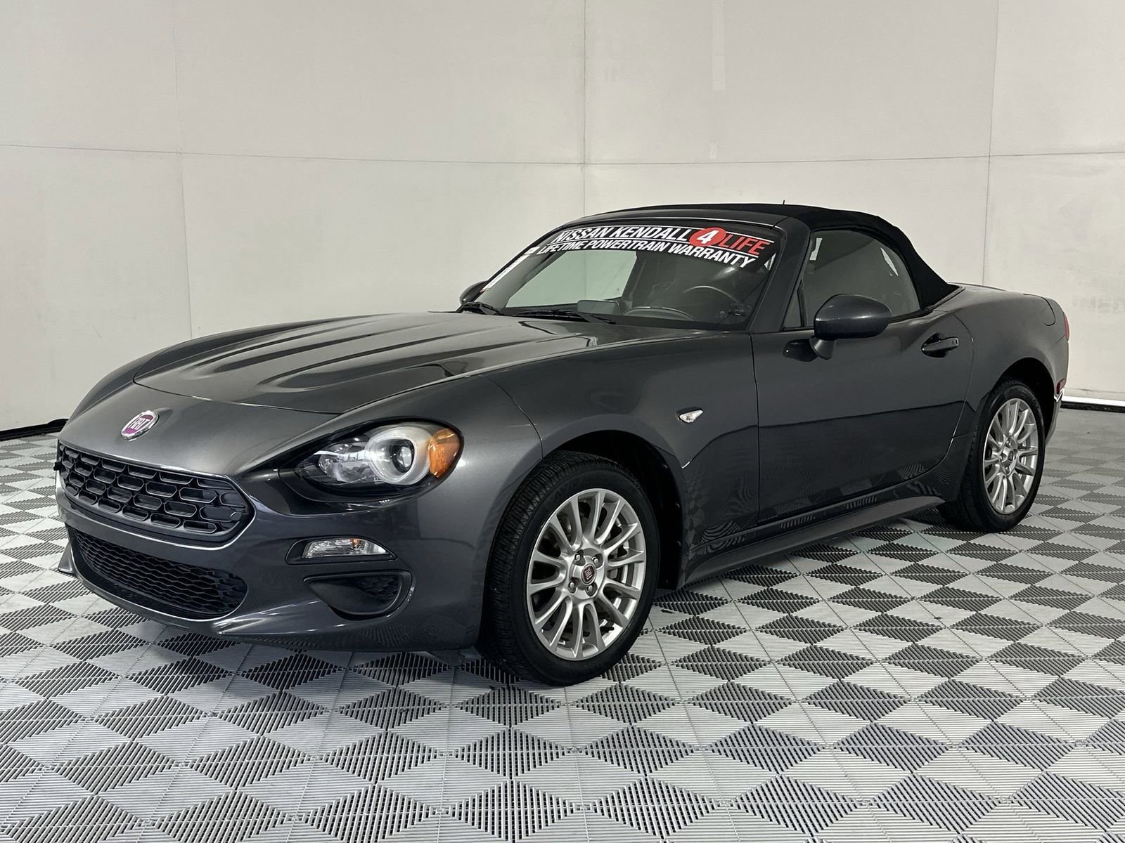 Used 2018 FIAT 124 Spider Classica w/ Technology & Siriusxm Group image 4