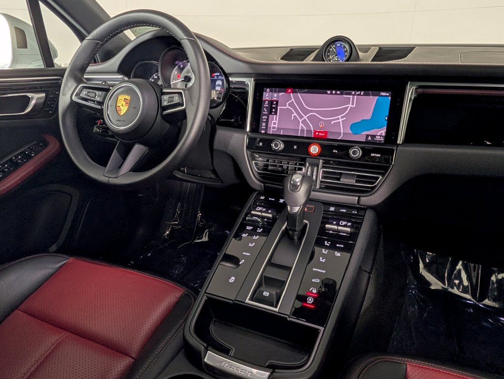 Certified 2023 Porsche Macan S AWD/4WD image 21