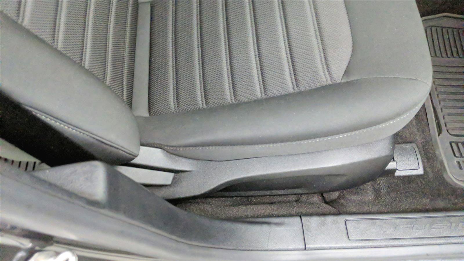 Used 2020 Ford Fusion SE image 26