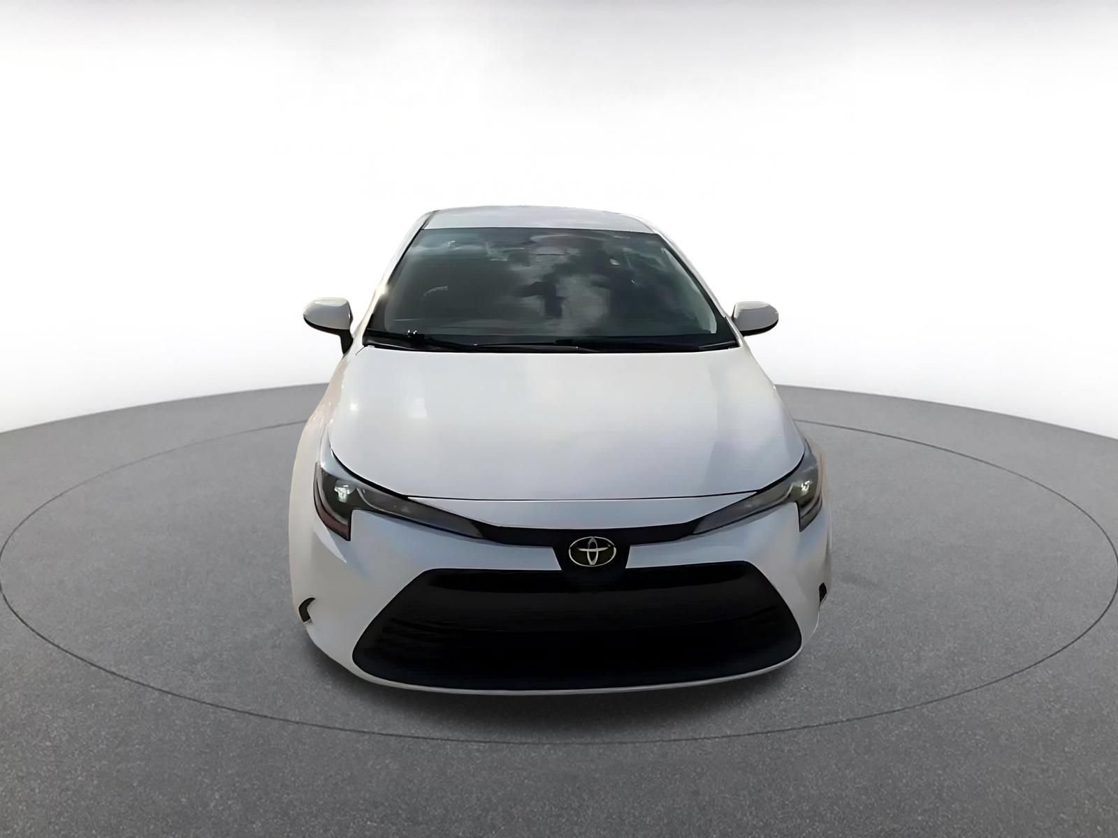 Used 2023 Toyota Corolla LE FWD image 4