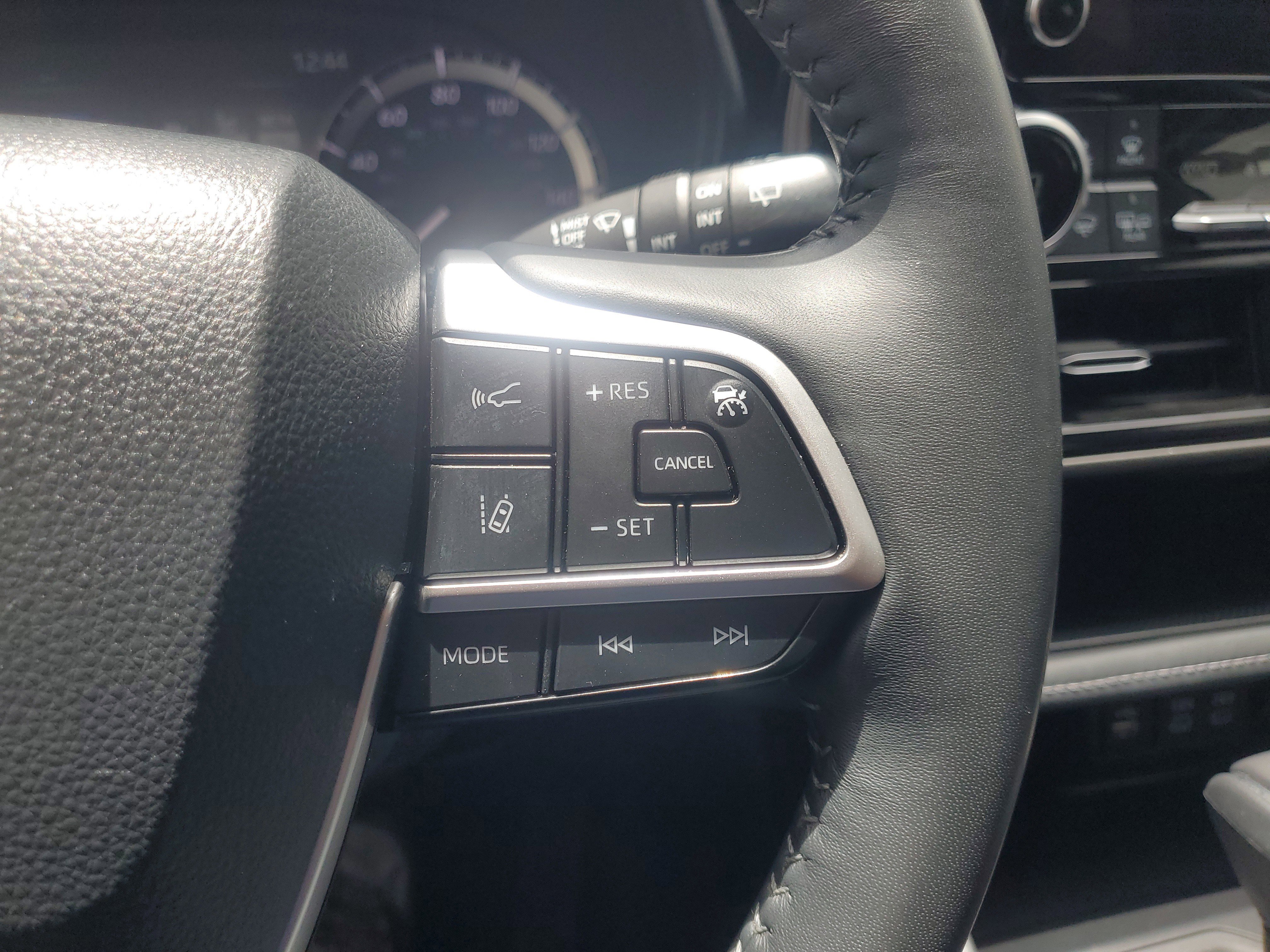 Certified 2024 Toyota Highlander LE FWD image 24