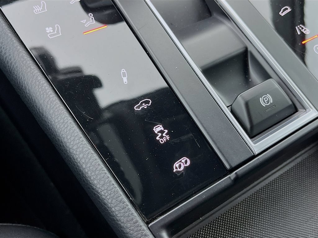 Certified 2023 Porsche Macan Turbo AWD/4WD image 30