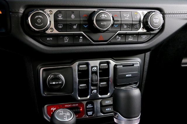 Used 2025 Jeep Wrangler Unlimited Rubicon AWD/4WD image 18