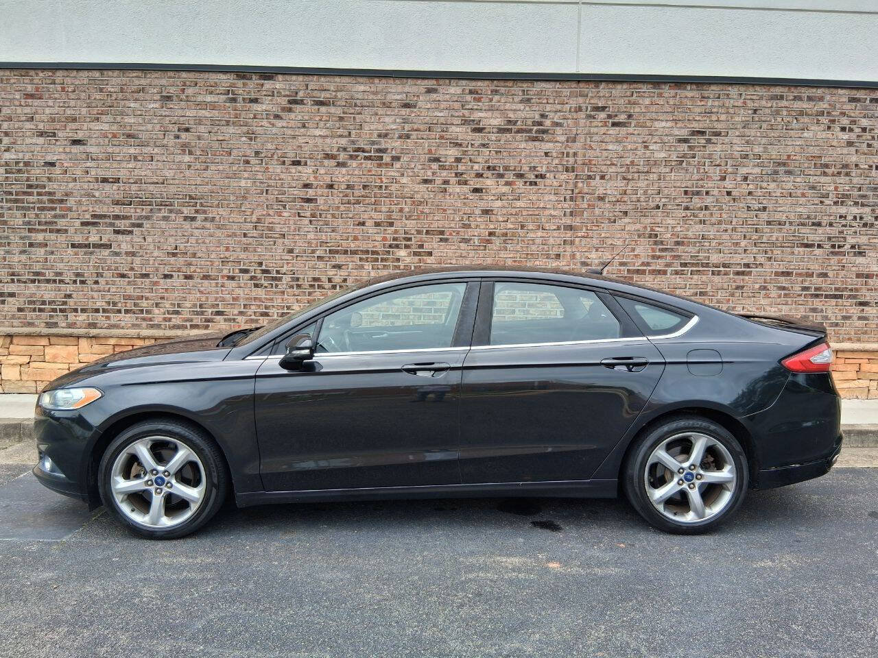 Used 2015 Ford Fusion SE w/ Equipment Group 201A AWD/4WD image 2