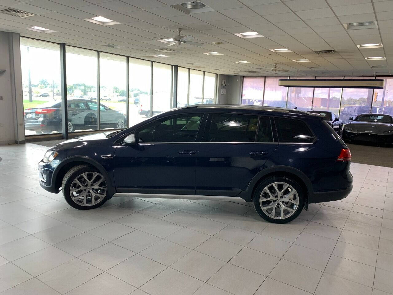 Used 2017 Volkswagen Golf Alltrack S AWD/4WD image 6