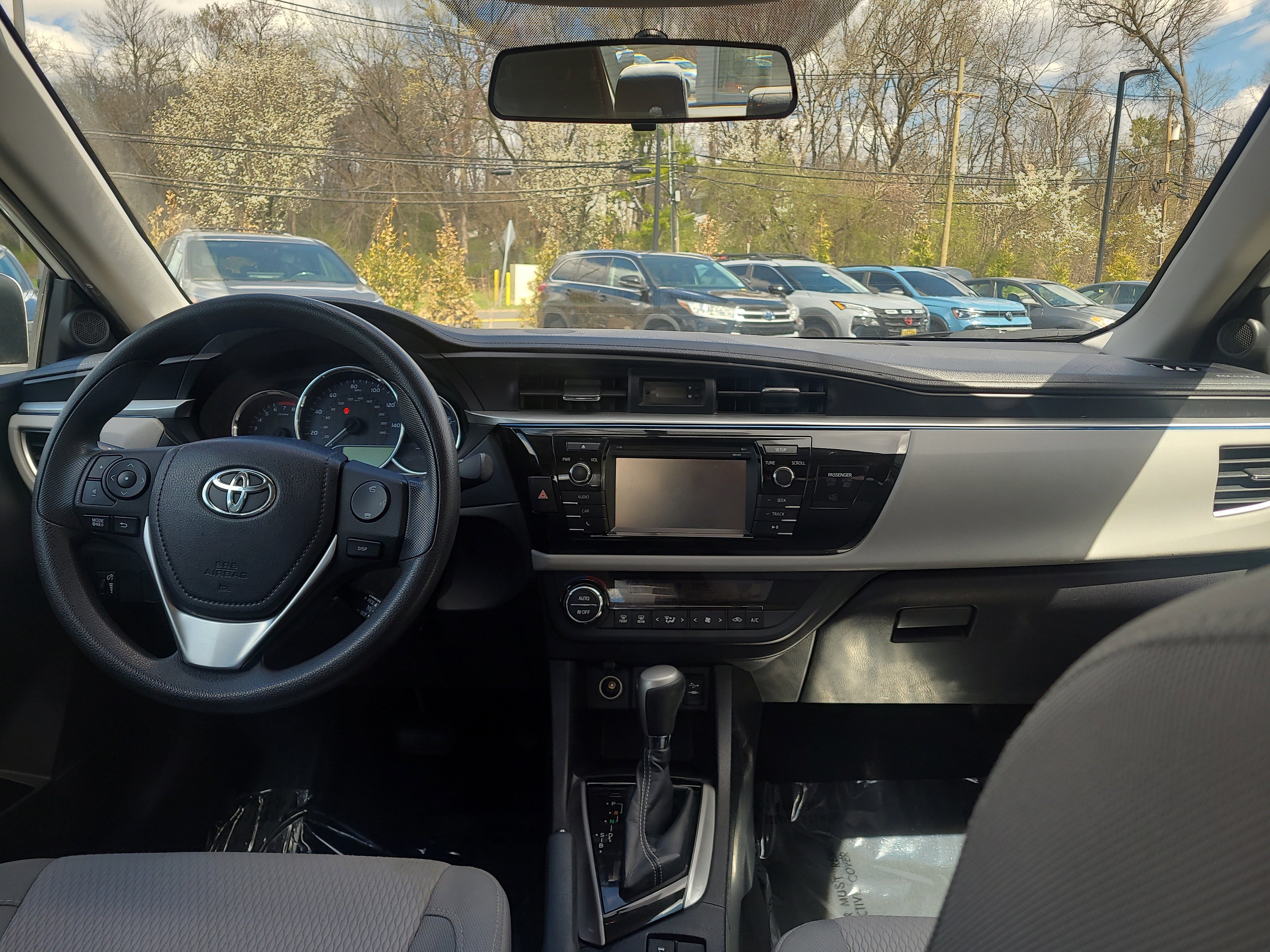 Used 2015 Toyota Corolla LE image 19