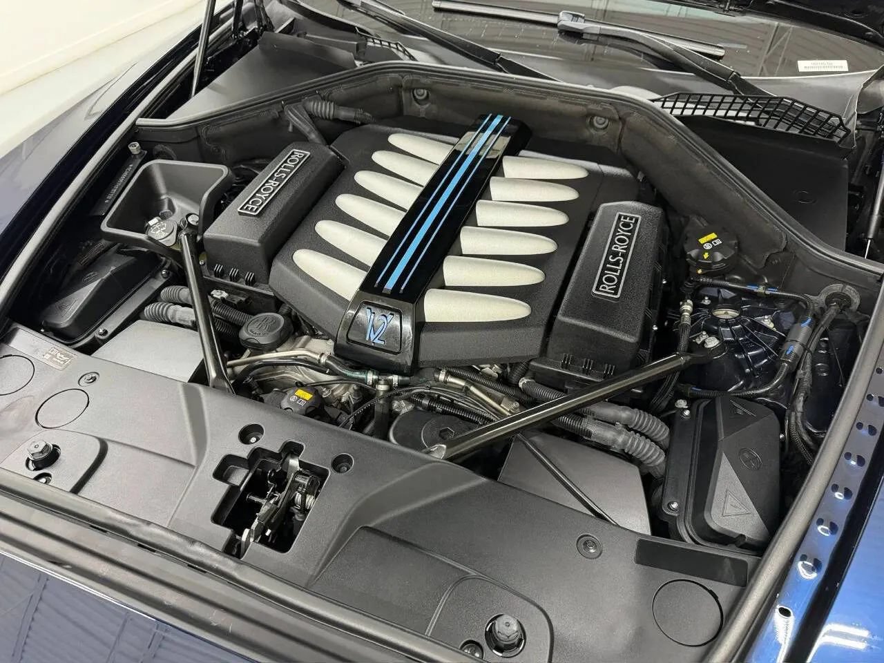 Used 2017 Rolls-Royce Dawn RWD image 46