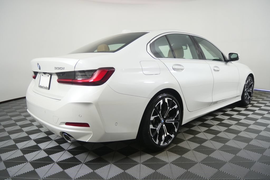 Certified 2025 BMW 330i Sedan RWD image 5