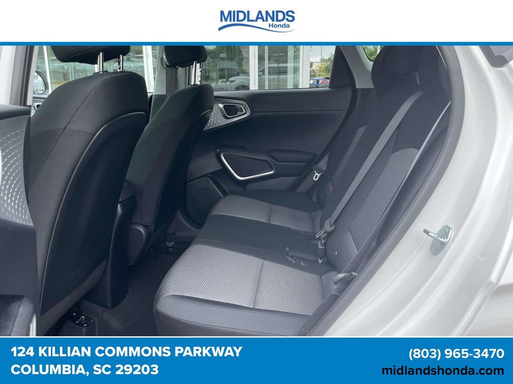 Used 2025 Kia Soul LX w/ LX Technology Package FWD image 9