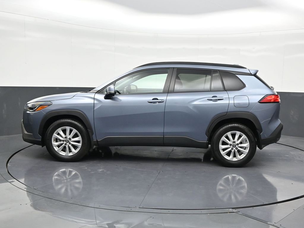 Used 2023 Toyota Corolla Cross LE image 2