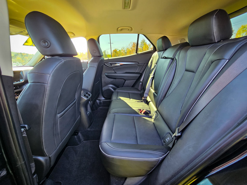Used 2022 Buick Envision Essence w/ Safety Package FWD image 33
